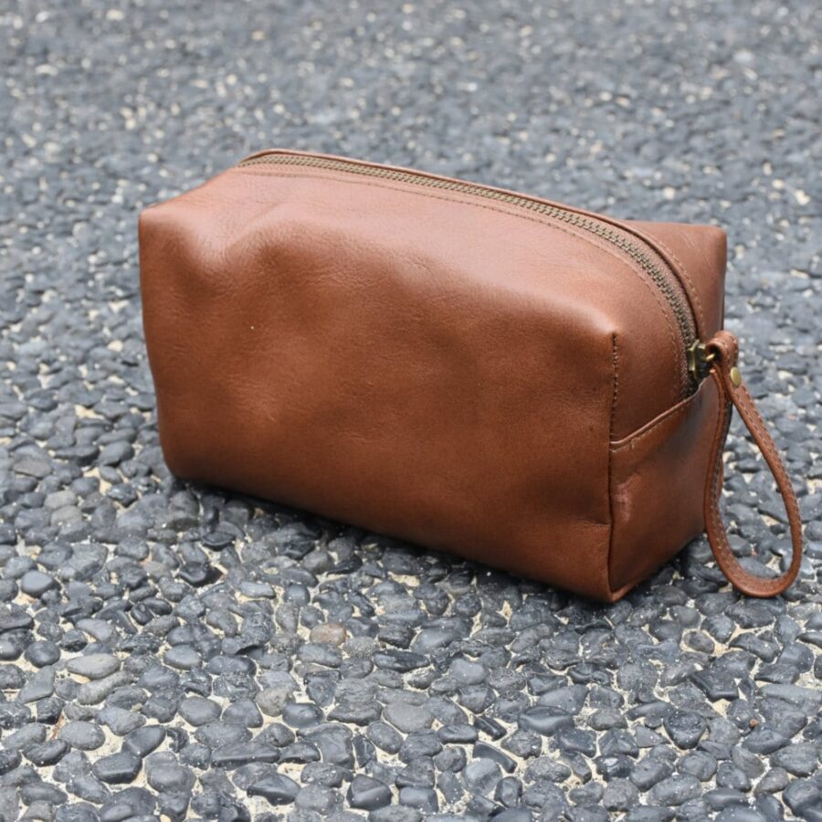 Tobacco leather make up bag, leather make up case, zipper pouch, leather toiletry bag, travel makeup case, makeup bag, women gift